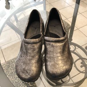 Nurse Mates Pillow Top Shoes Size 9 1/2.